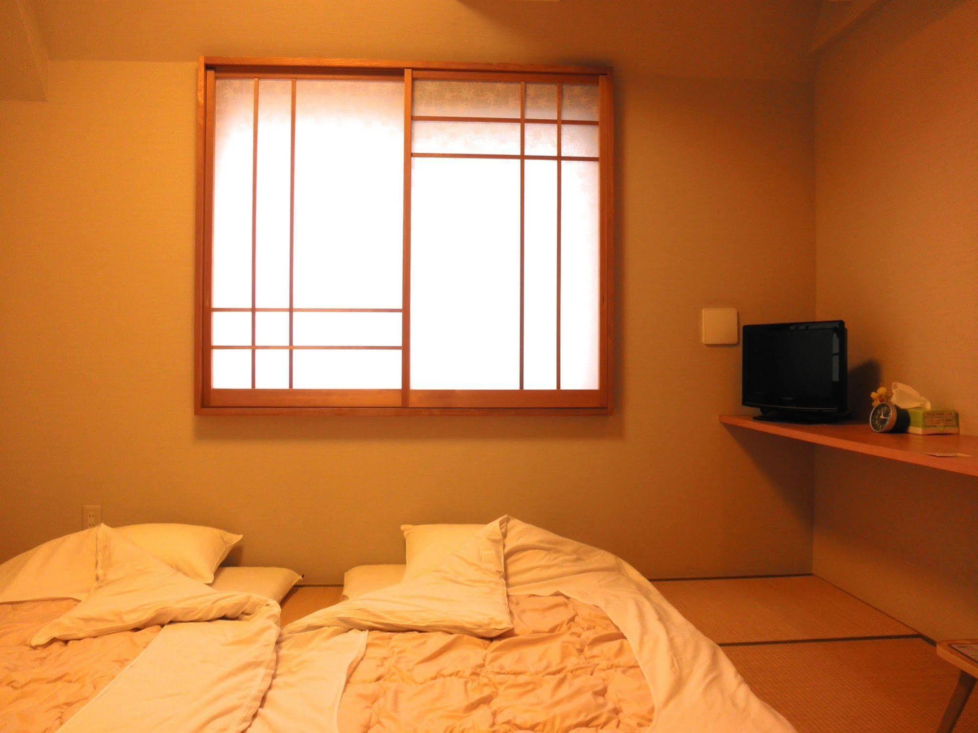 Family Inn Saiko Tokio Buitenkant foto