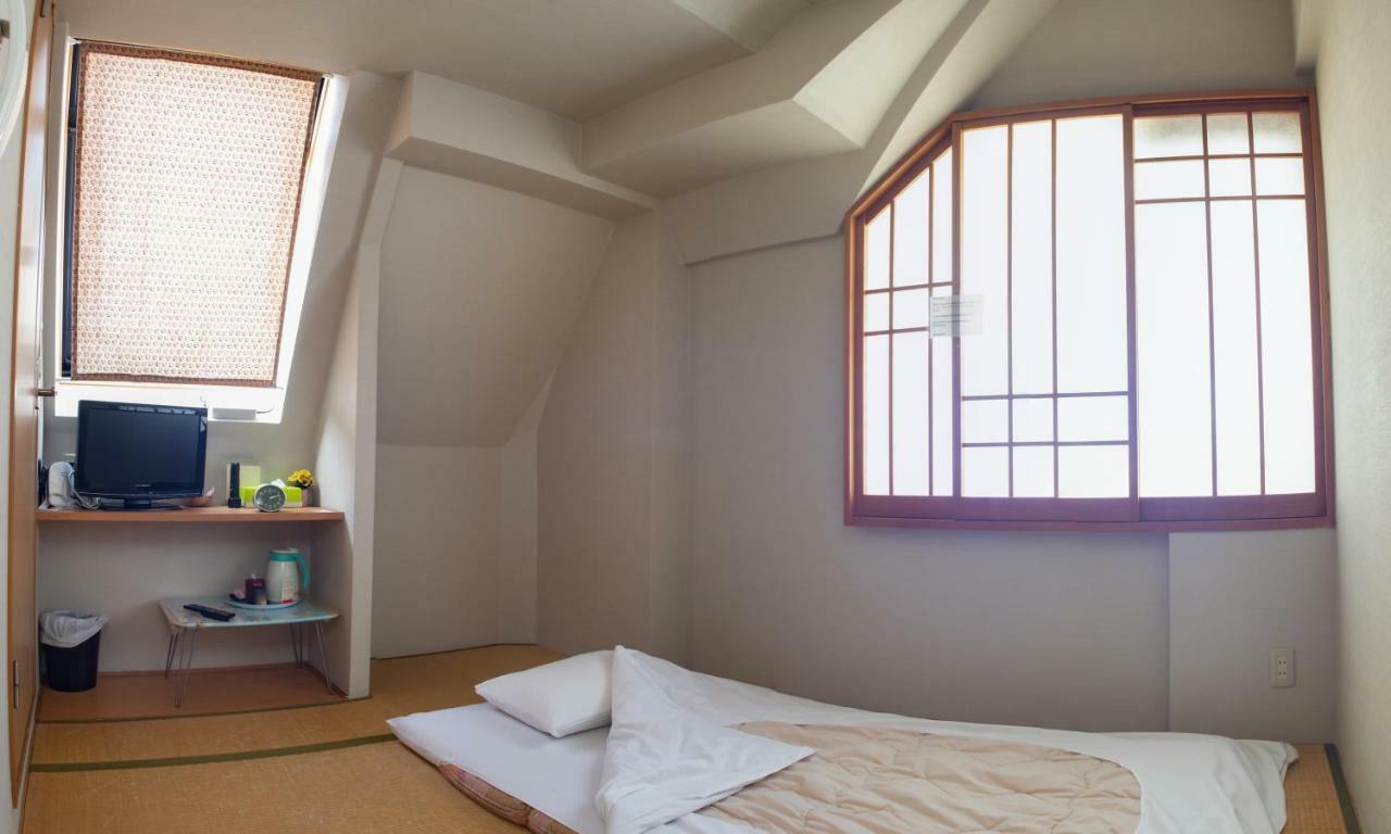 Family Inn Saiko Tokio Buitenkant foto